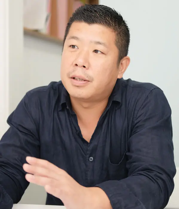 anh giám độc đại diện